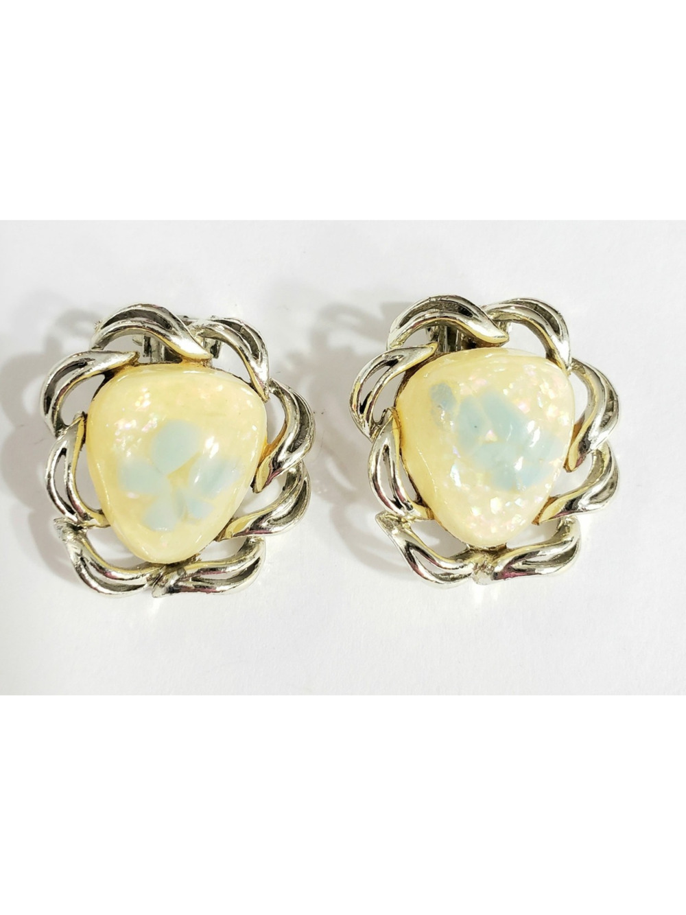 Confetti Lucite Vintage Clip On Earrings 1" Cream Blue Silver-tone wc-3